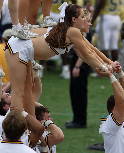 how to find more pictures of college cheerleaders, click here. 